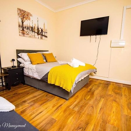 River Street Apartments Труро Экстерьер фото