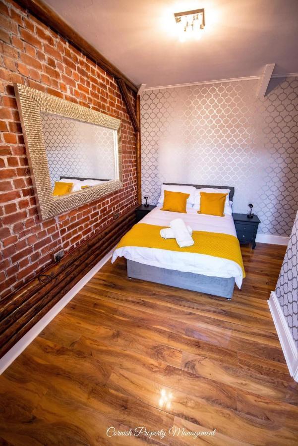 River Street Apartments Труро Экстерьер фото